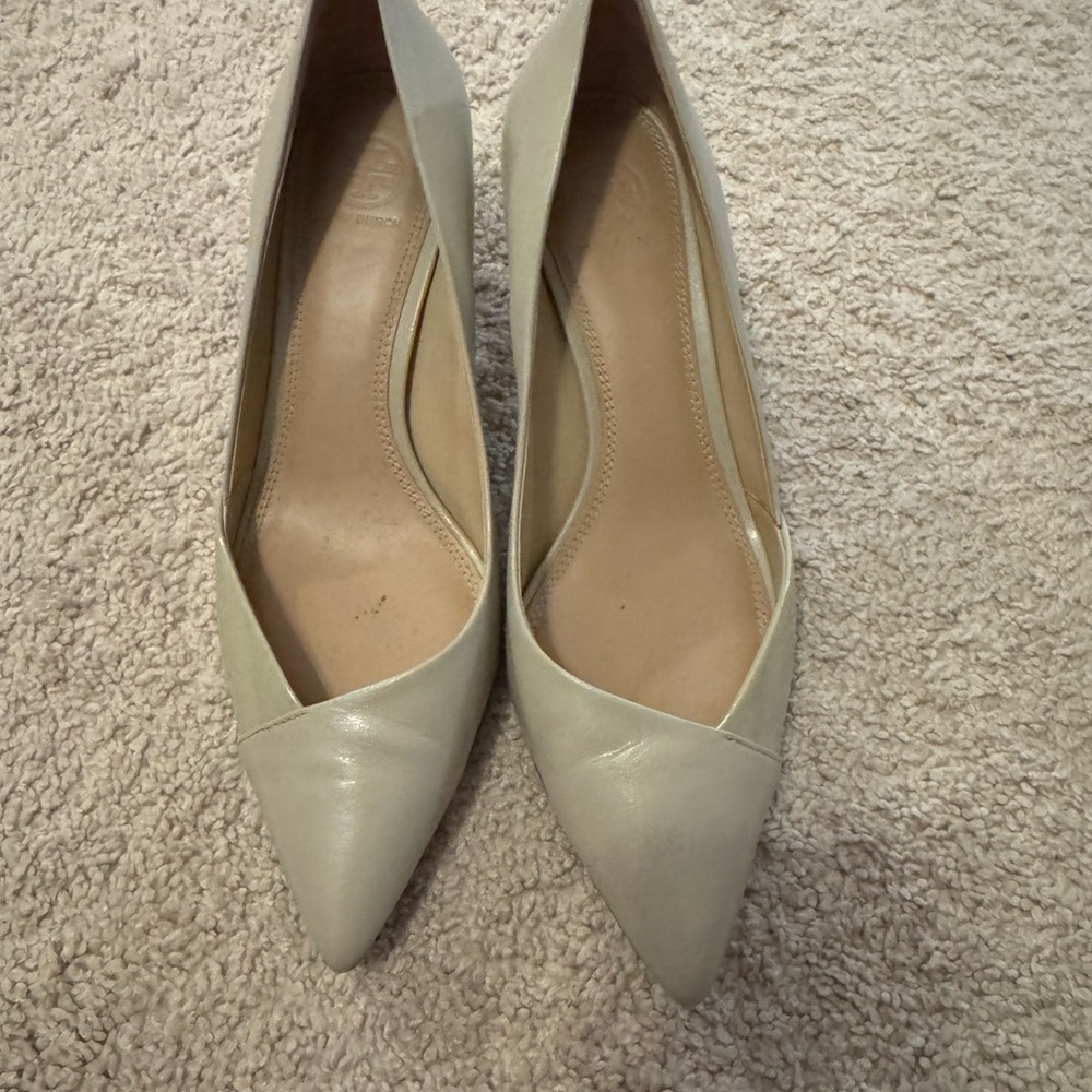 Tory Burch Cream Heels Classic Pointed-Toe Design